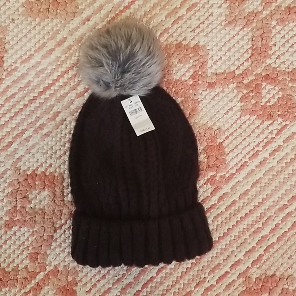 ❤NWT Black Pom pom beanie hat